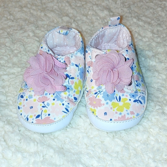 Carter's Baby of Mine Flower Shoes - Picture 1 of 3